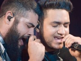 Henrique e Juliano cantando