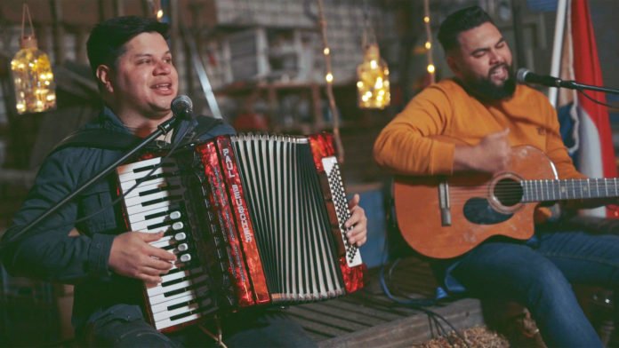 Nesta sexta-feira (03), Marcello & Tiago lançaram no Youtube e nas plataformas de distribuição digital a música “Beijo armadilha”.