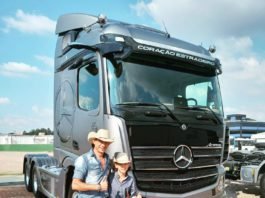 Cantor mirim da cidade de Campinas lança música em homenagem aos caminhoneiros